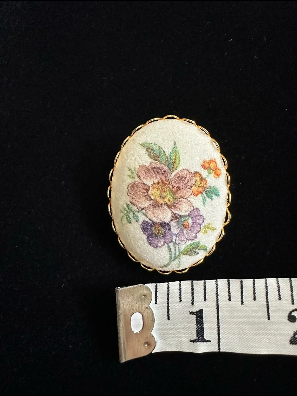 Vintage Floral Oval Brooch in Gold-Tone